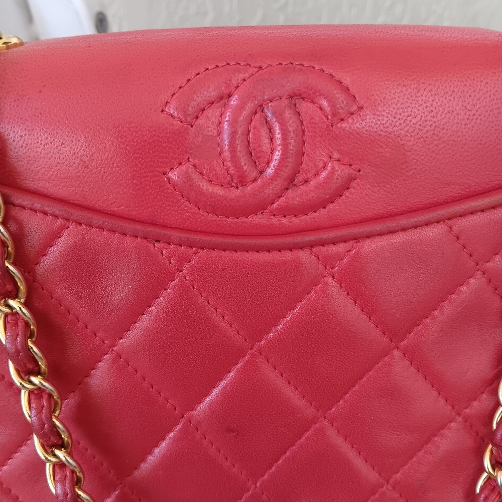 ​🌹 RARE CHANEL Vintage Red Lambskin Diana Flap Bag - 24K Gold Hardware 🌹 - Picture 5 of 17